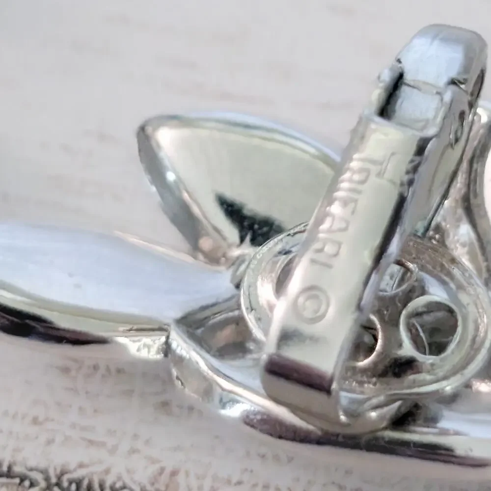 Trifari vintage clip